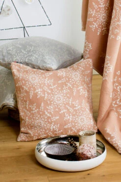 Kissenhülle DIVA Eissterne -Berühmtes Bademoden Geschäft 2599802218korkKORK 13654 Zoomify2Front 1000x1500 15