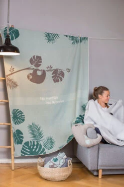 Flanelldecke SILVRETTA Faultier 11 Flanelldecke SILVRETTA Faultier -Berühmtes Bademoden Geschäft 2599972218hellgruenHEGR 13648 Zoomify2Front 1000x1500 15