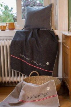 Haustierdecke Kleiner Faulpelz -Berühmtes Bademoden Geschäft 2600252218anthrazitANTH 13650 Zoomify2Back 1000x1500 16