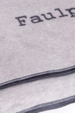 Wohndecke VERONA Faulpelz -Berühmtes Bademoden Geschäft 2602317218filzFILZ 13646 DetailbildFront 10x15 1000