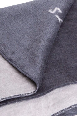 Wohndecke VERONA Faulpelz -Berühmtes Bademoden Geschäft 2602318218filzFILZ 13646 DetailbildBack 10x15 1001