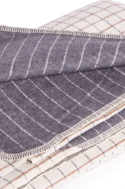 Flanelldecke SILVRETTA Karo Rohweiß -Berühmtes Bademoden Geschäft 2602352218rohweissROHW 13645 DetailbildBack 10x15 1001