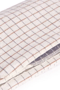 Flanelldecke SILVRETTA Karo Rohweiß -Berühmtes Bademoden Geschäft 2602353218rohweissROHW 13645 DetailbildFront 10x15 1000