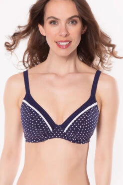 Neu eingetroffen 1 Bügel-Bikini-Oberteil