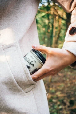 Duftkerze - Fuchsfurz 10 Duftkerze - Fuchsfurz -Berühmtes Bademoden Geschäft 2643702218uni00 2342 AdditionalPic3 10x15 1004