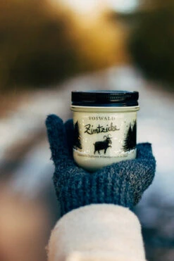 Duftkerze - Zimtzicke 5 Duftkerze - Zimtzicke -Berühmtes Bademoden Geschäft 2643707218uni00 2342 AdditionalPic1 10x15 1002