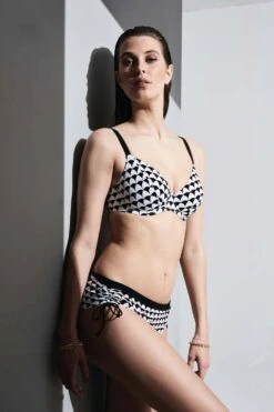 Rosa Faia Bikini-Oberteil Celine -Berühmtes Bademoden Geschäft 2649443218schwarzweiss430 14434 AdditionalPic1 10x15 1002