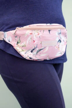 Crossbody Bag Floral Pink 11 Crossbody Bag Floral Pink -Berühmtes Bademoden Geschäft 2674962218pink floralPIF 14949 AdditionalPic3 10x15 1004